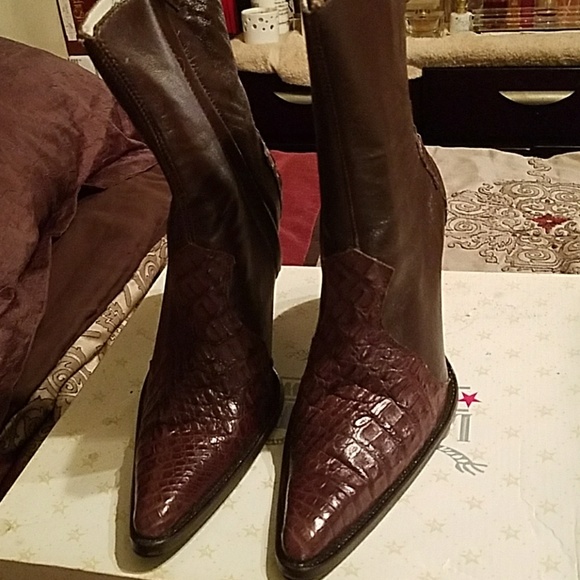 Boots - Picture 2 of 4